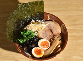 らーめんと唐揚げの店 おかさと らーめんと唐揚げの店 おかさと